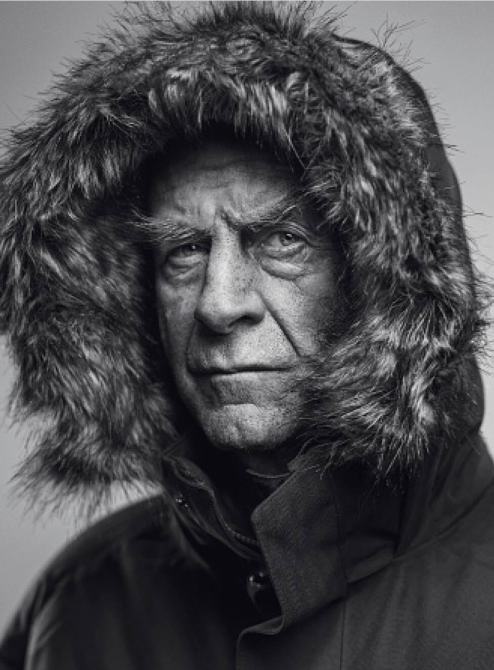 <strong>VORHER UND NACHHER</strong><br/><span>Ranulph Fiennes (oben) kehrt 1982 von der Transglobe-Expedition, dem ersten Versuch einer zirkumpolaren Erdumrundung, nach Hause zurück; und (oben) ein Porträt von Fiennes aus dem Jahr 2016</span>